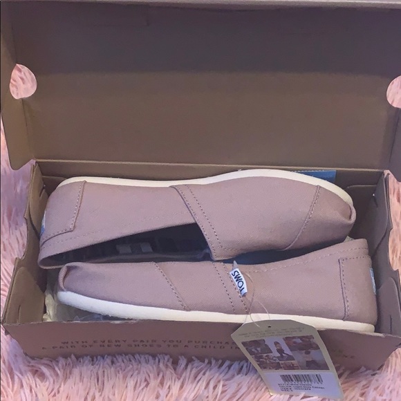 Toms Shoes - Classic Light Grey Toms women’s size 5